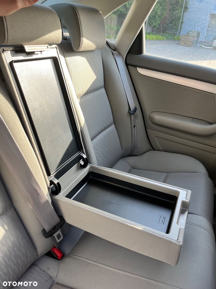 Audi A4 Limousine - 9