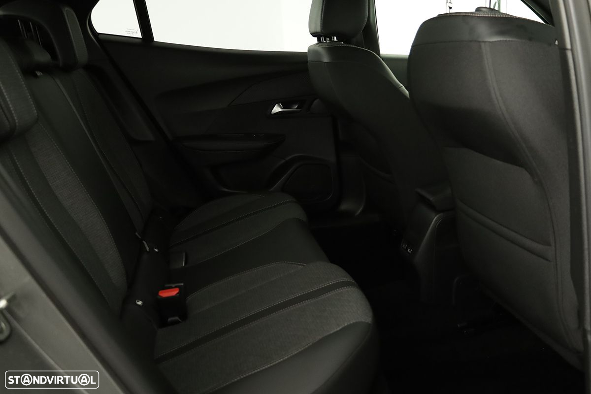 Peugeot 2008 1.2 PureTech Allure EAT8 - 24
