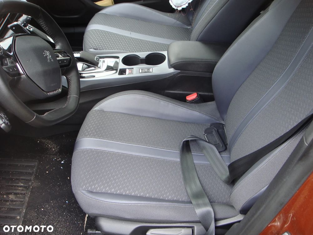 Peugeot 2008 PureTech 130 EAT8 Allure - 9