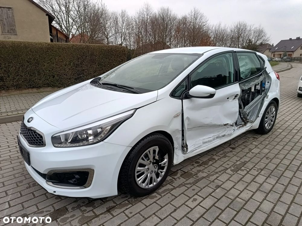 Kia Ceed 1.4 CVVT ISG Dream Team Edition - 3