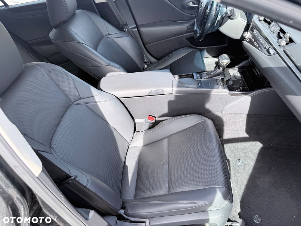 Lexus ES 2021