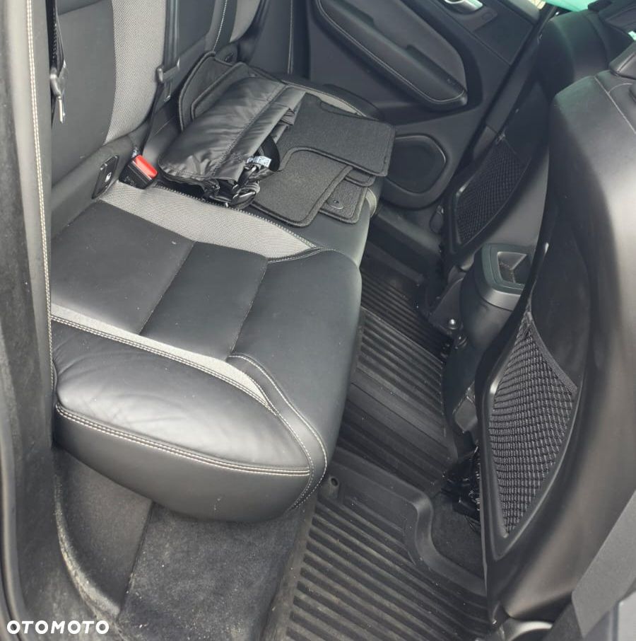 Volvo XC 60 B4 D AWD Plus Dark - 7