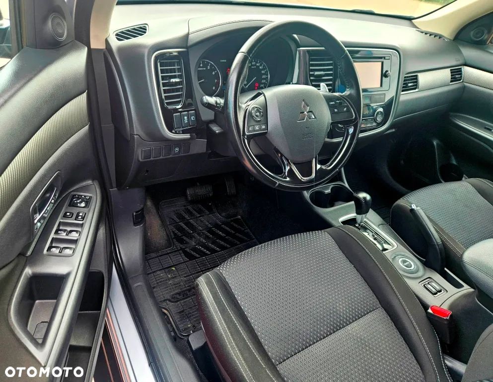 Mitsubishi Outlander 2.0 4WD Invite - 11