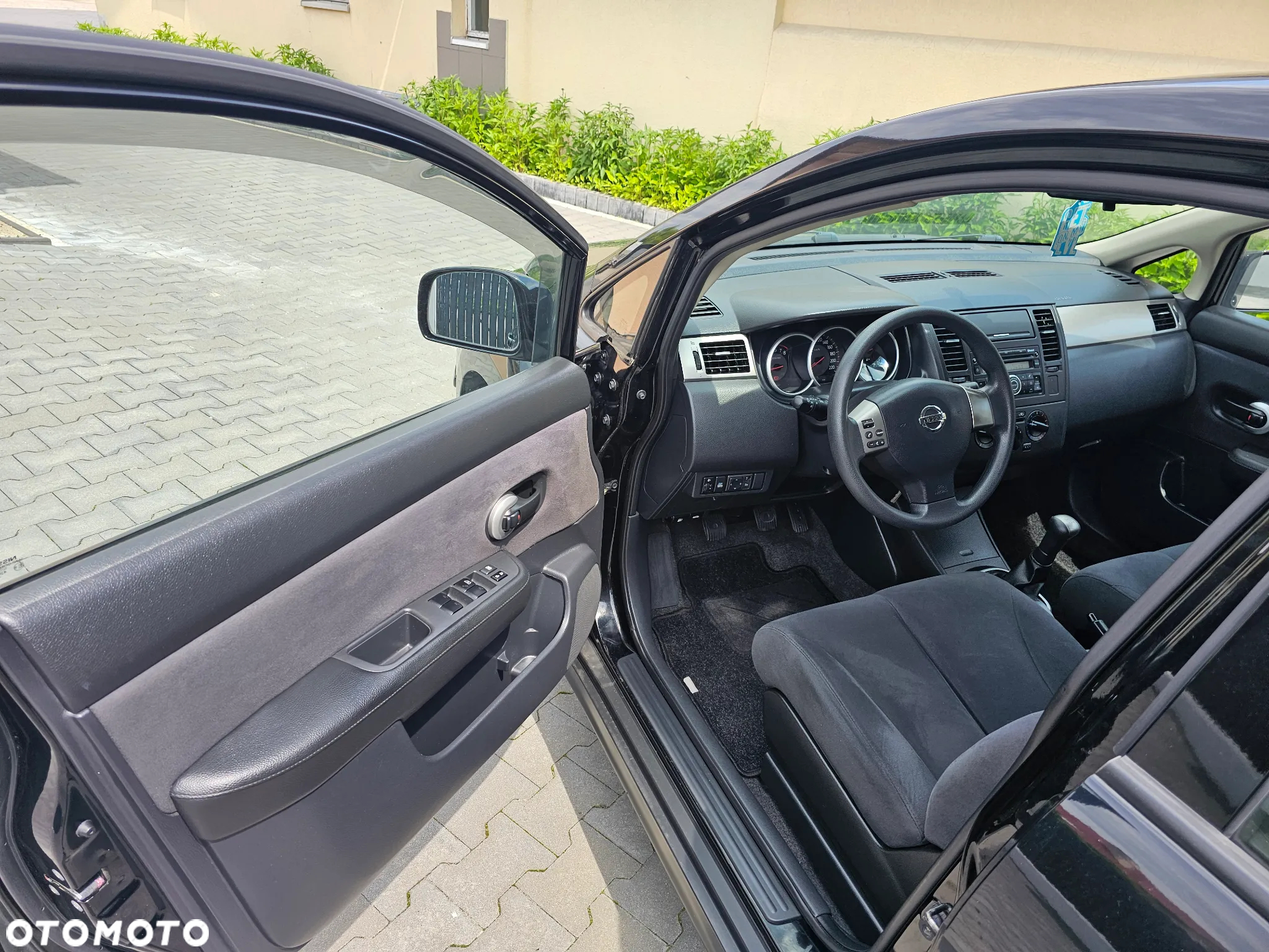 Nissan Tiida 1.6 Tekna - 10