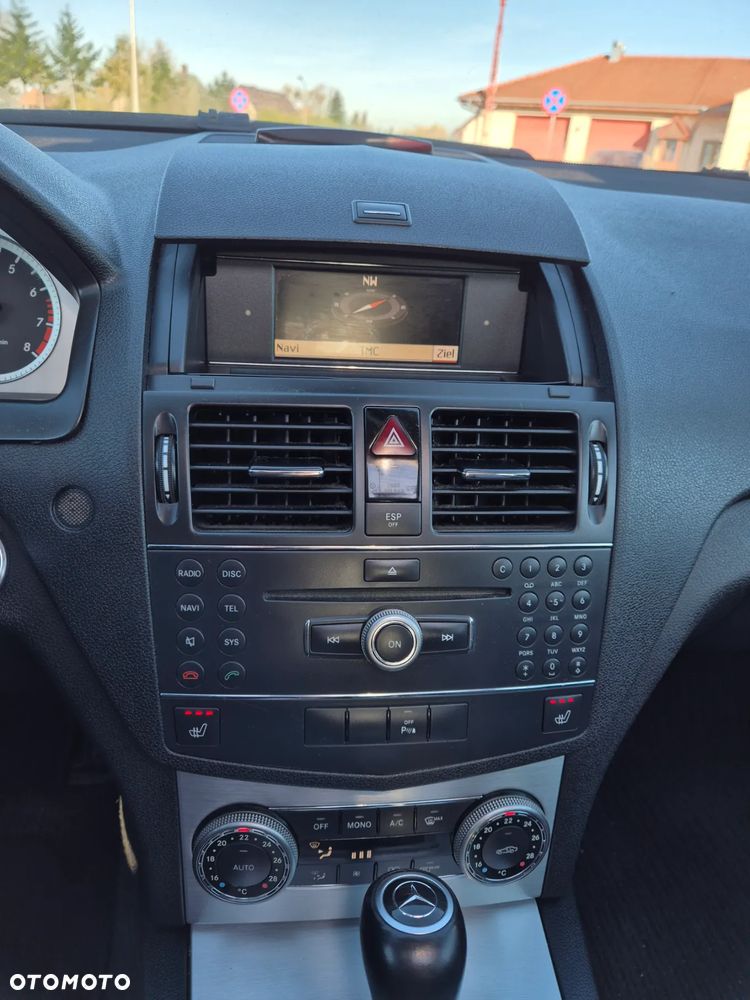 Mercedes-Benz Klasa C 180 T Kompressor Automatik BlueEFFICIENCY Avantgarde - 24