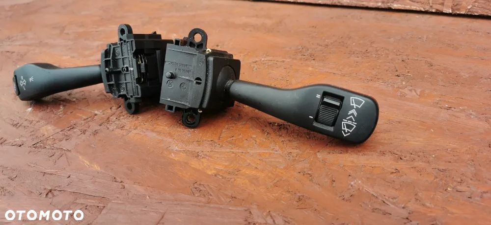 BMW E46,E38,E39,E53,E83, MANETKA KIERUNKOWSKAZÓW Z BC / WYCIERACZEK NR. 8 363 668 / 8 363 669 OE - 3