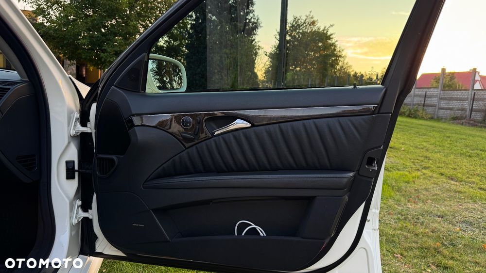 Mercedes-Benz Klasa E 500 7G-TRONIC Avantgarde - 34