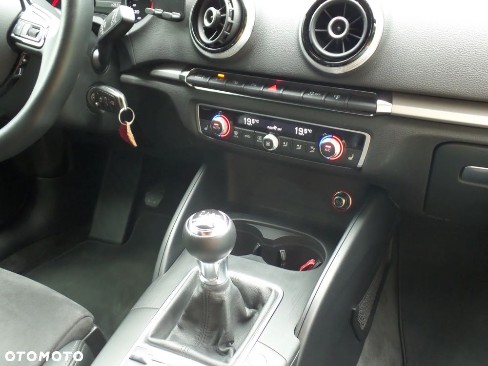 Audi A3 Sportback 2.0 TDI Ambiente - 23