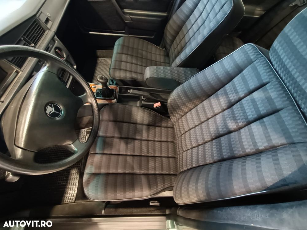 Mercedes-Benz W201 - 12