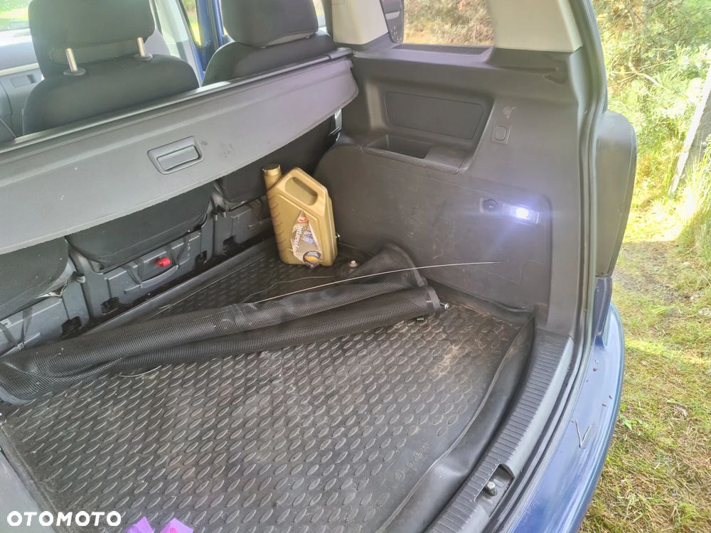 Volkswagen Touran 2.0 TDI Trendline DSG - 8