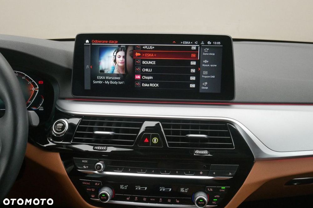 BMW Seria 5 520d xDrive - 10