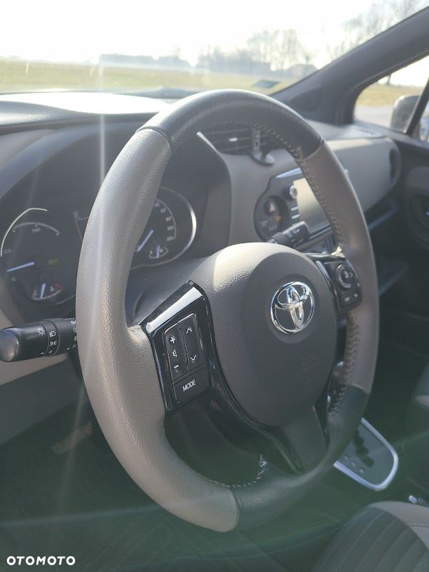 Toyota Yaris Hybrid 100 Selection - 7