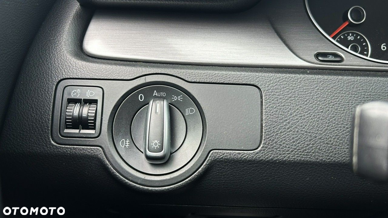 Volkswagen Passat - 15
