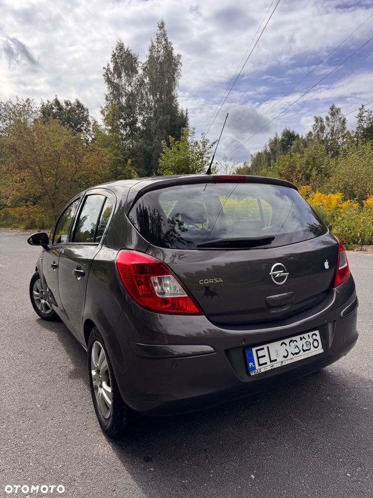 Opel Corsa 1.4 16V Cosmo - 11