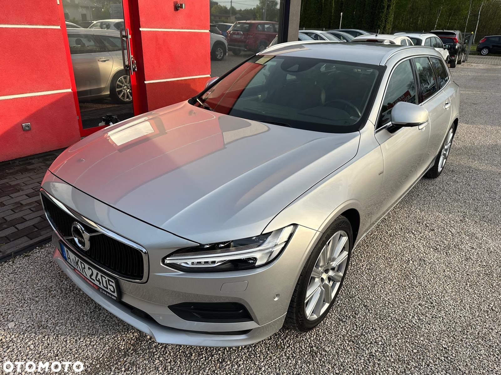 Volvo V90 D4 Momentum - 17