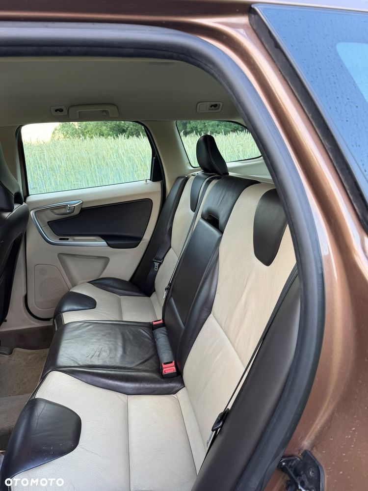 Volvo XC 60 2.4D AWD - 9