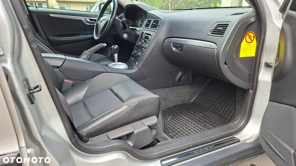 Volvo S60 2.4D5 Momentum - 10
