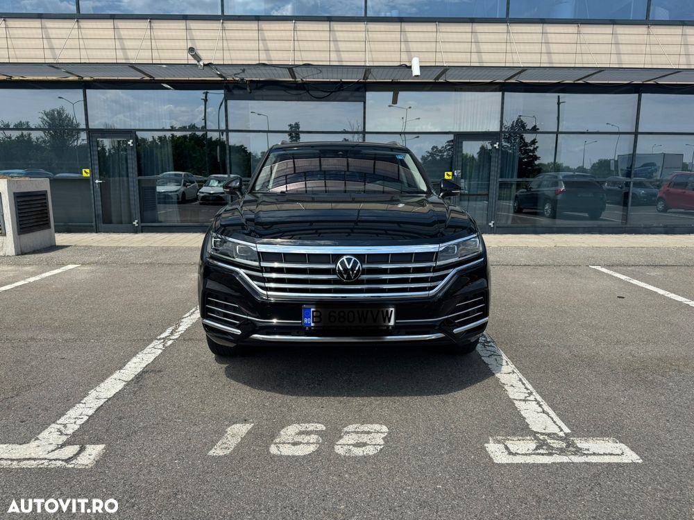 Volkswagen Touareg - 1