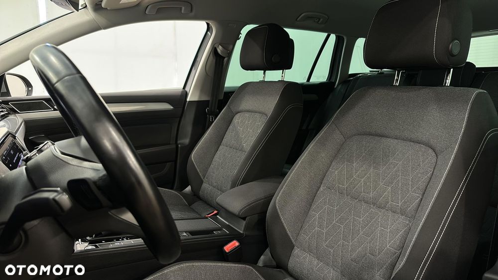 Volkswagen Passat Variant 2.0 TDI EVO Business DSG - 16