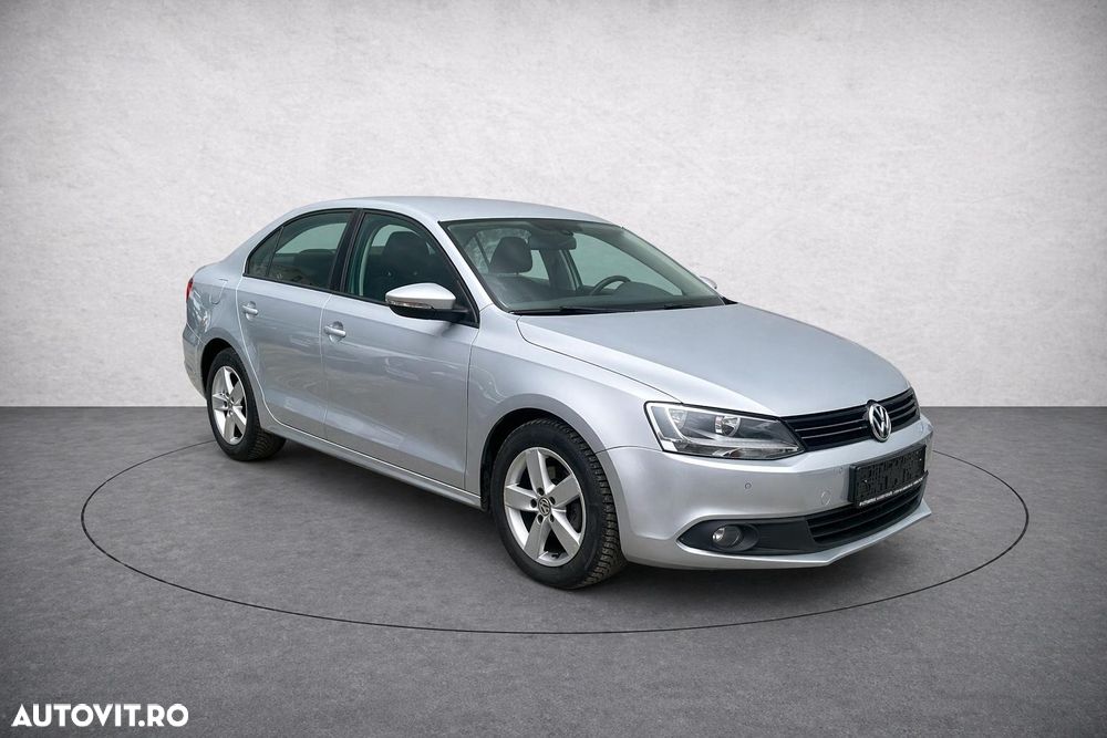 Volkswagen Jetta 1.6 TDI DSG Blue Motion Technology Comfortline - 10