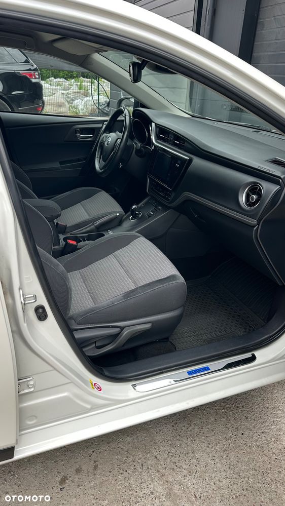Toyota Auris - 16