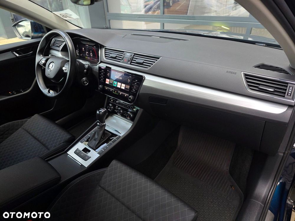 Skoda Superb 2.0 TDI SCR Ambition DSG - 19