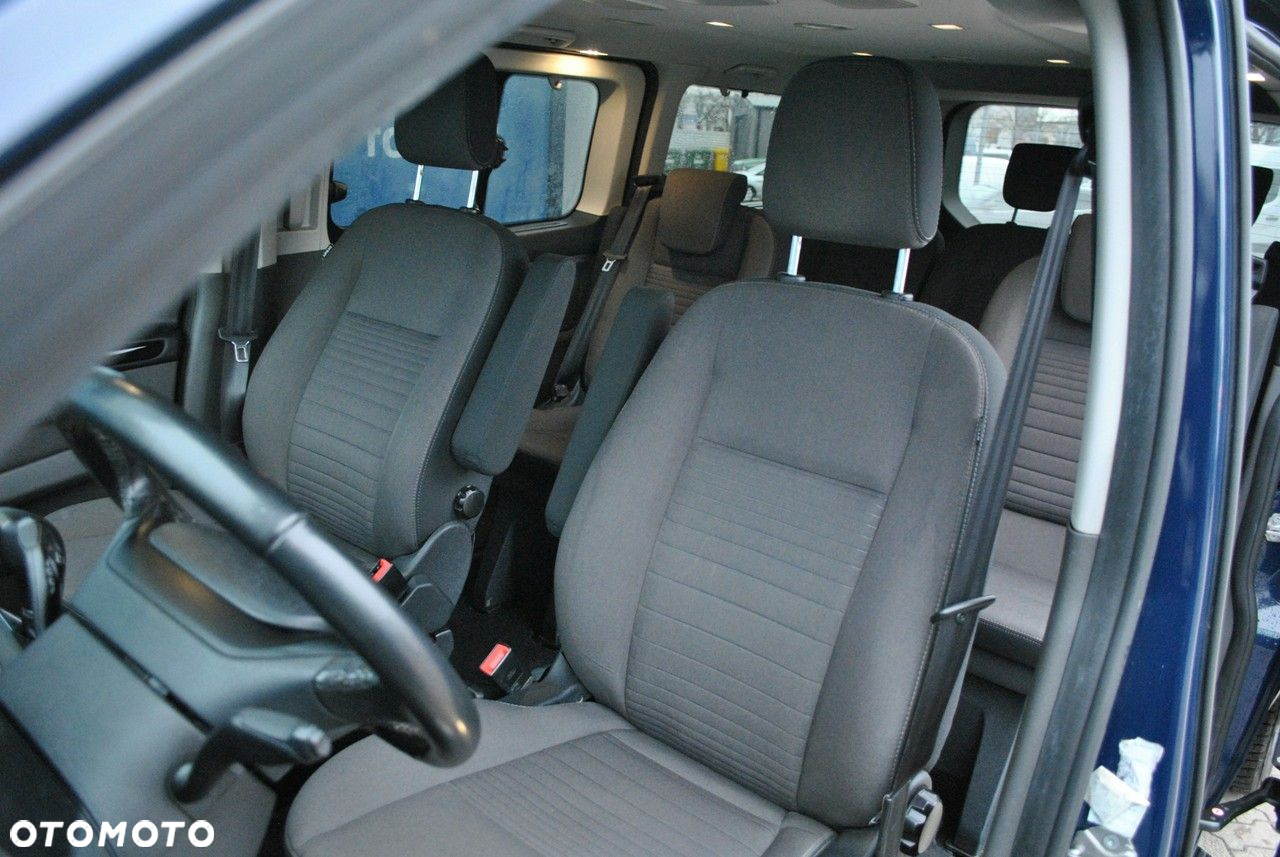 Ford Tourneo Custom - 26