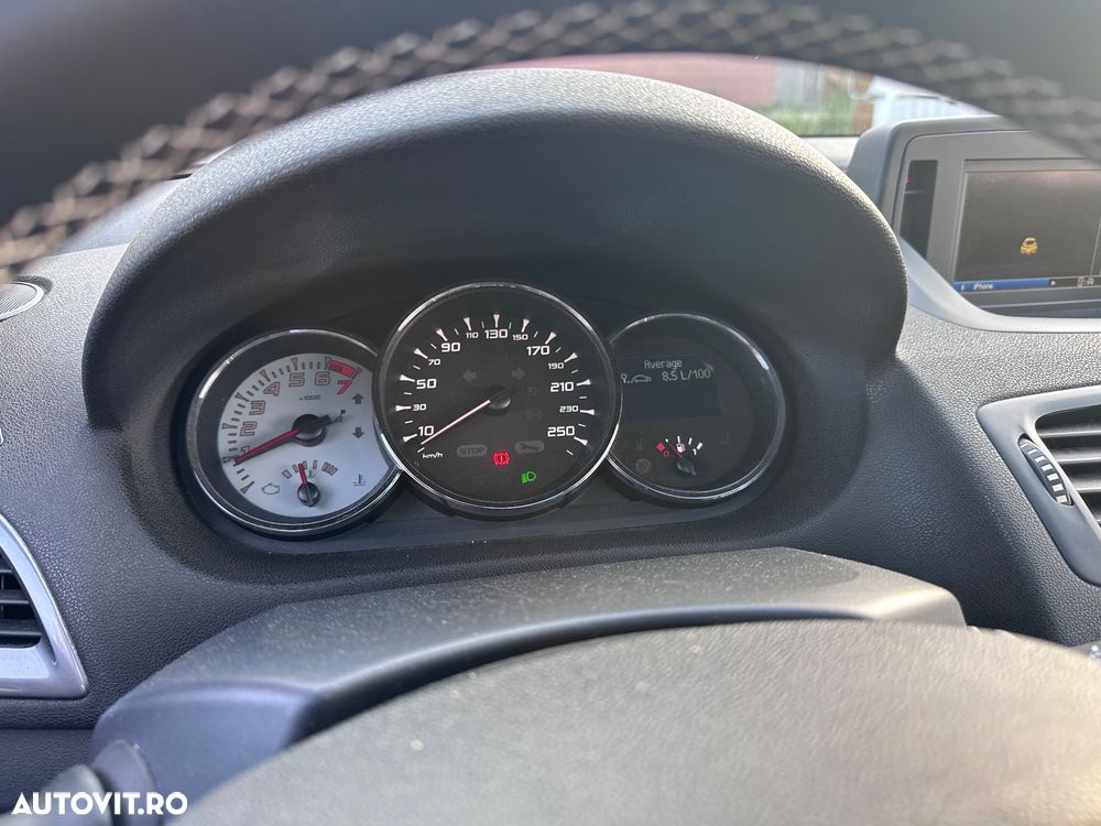Renault Megane TCe 180 GT - 17
