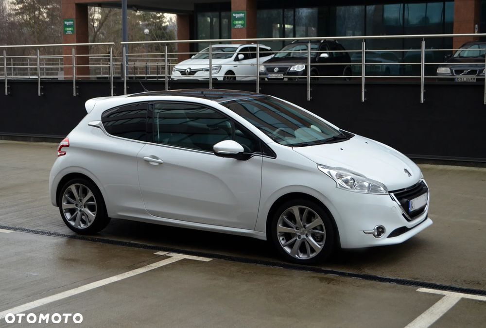 Peugeot 208 - 25