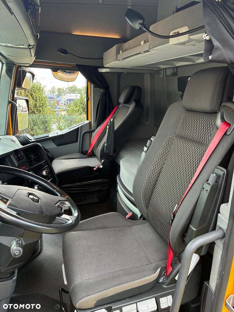 Renault T480 High CAB - 12