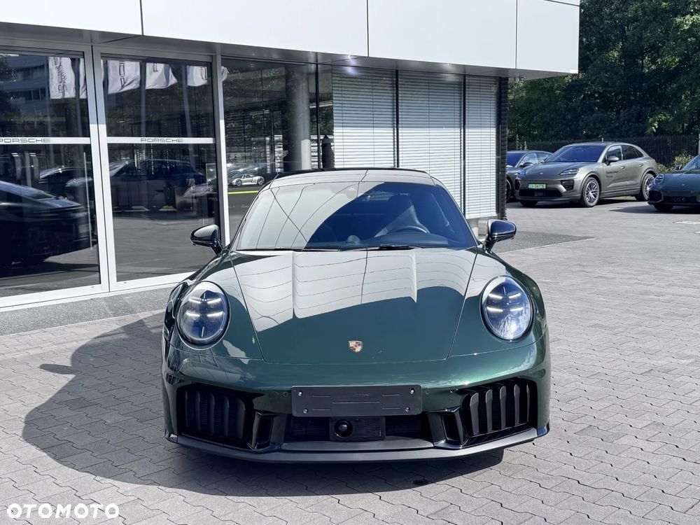 Porsche 911 Carrera 4 GTS - 6