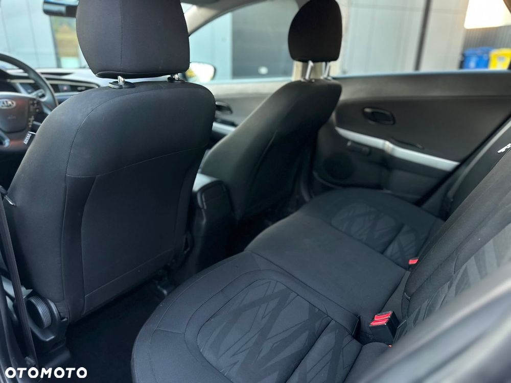 Kia Ceed - 11