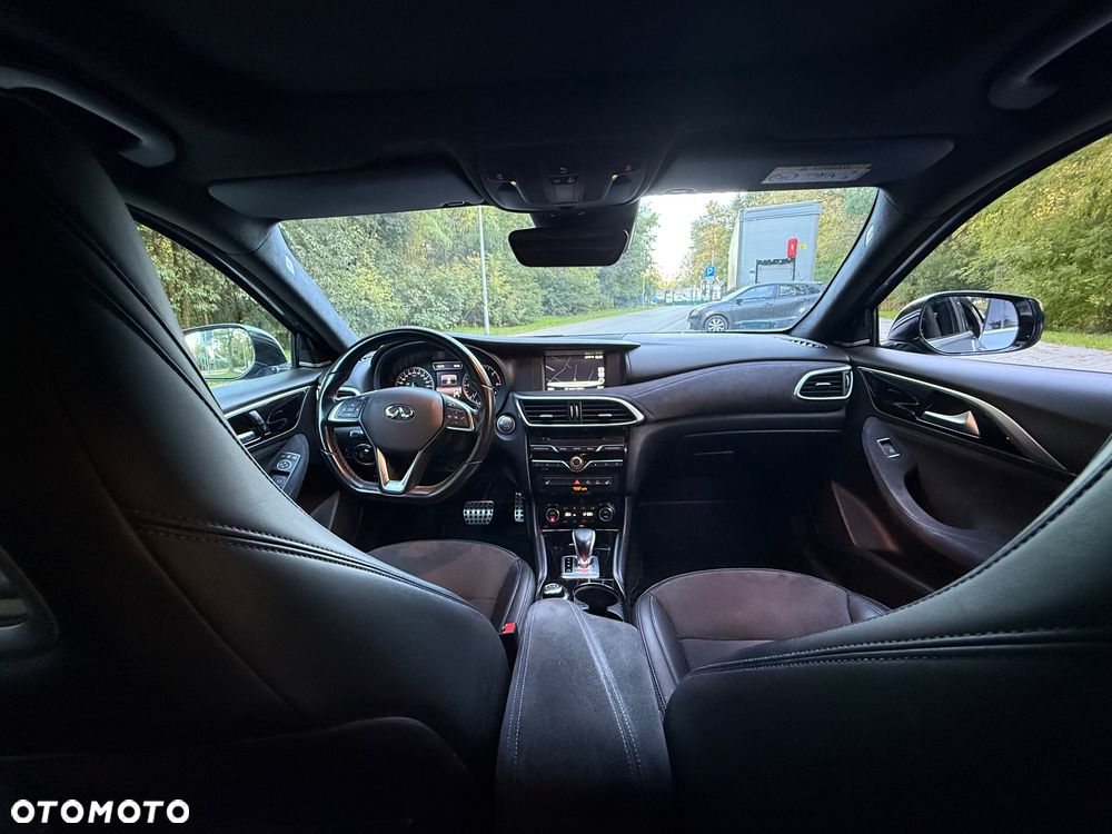 Infiniti Q30 - 27