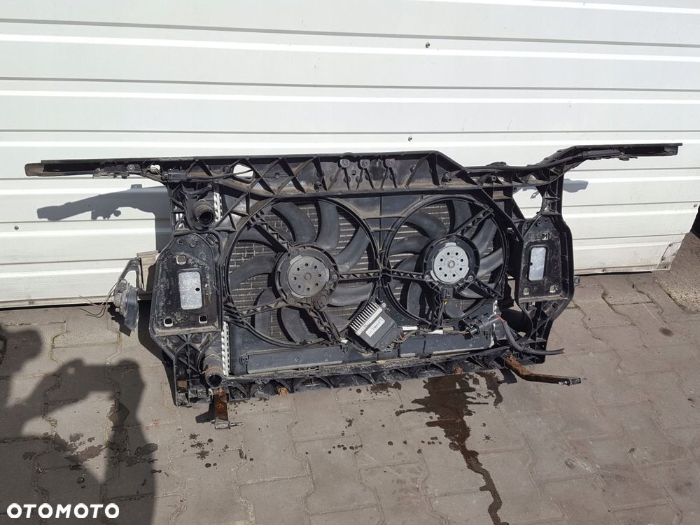 AUDI A4 B8 LIFT 11r- 2.0 TDI PAS PRZEDNI CHŁODNICE - 2