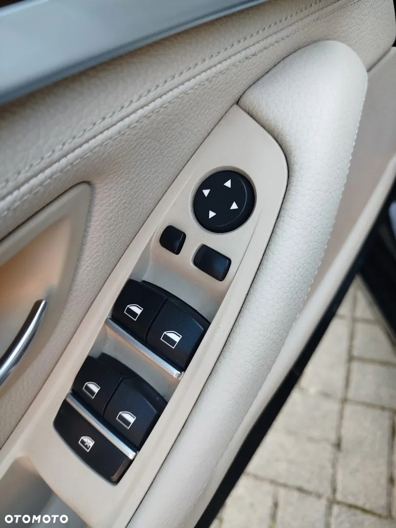 BMW Seria 5 528i Sport-Aut - 15