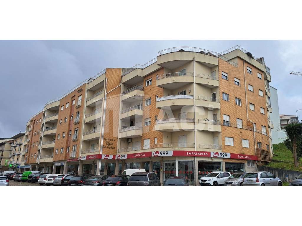 Apartamento T3- Edifício Vale de Lobos. junto ao Mc Donald's da Gui... - Grande imagem: 2/25