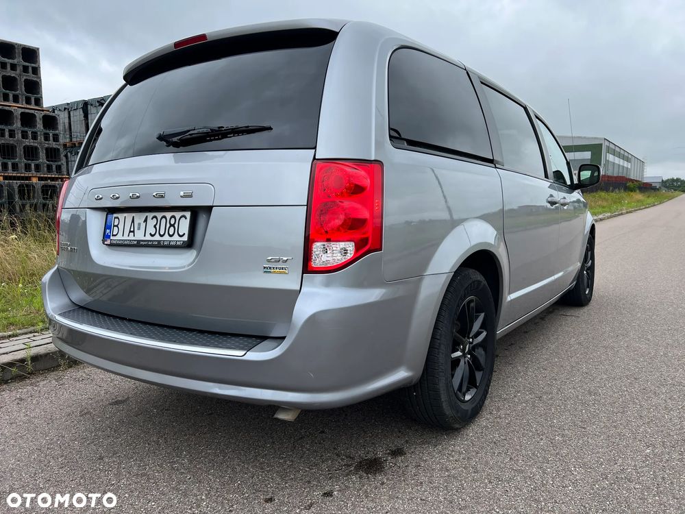 Dodge Grand Caravan - 4