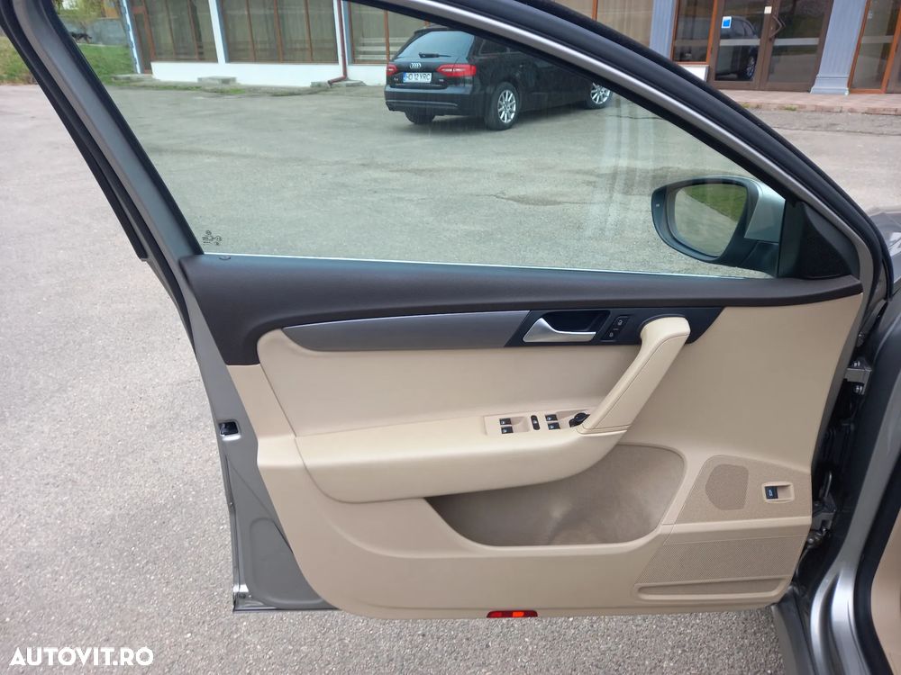 Volkswagen Passat 1.6 TDI DPF BlueMotion Technology Highline - 10