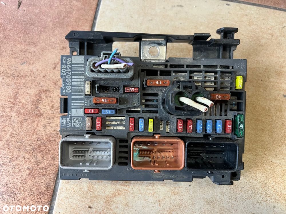 MODUŁ SKRZYNKA BEZPIECZNIKÓW R02 PEUGEOT CITROEN 9664705980 - 1