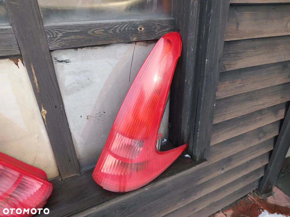 peugeot 206sw tył  lampa prawa WYSYŁKA - 1