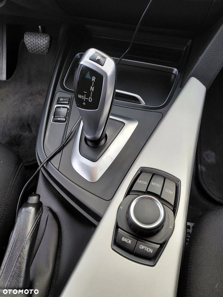 BMW 3GT 318d Business Edition - 14