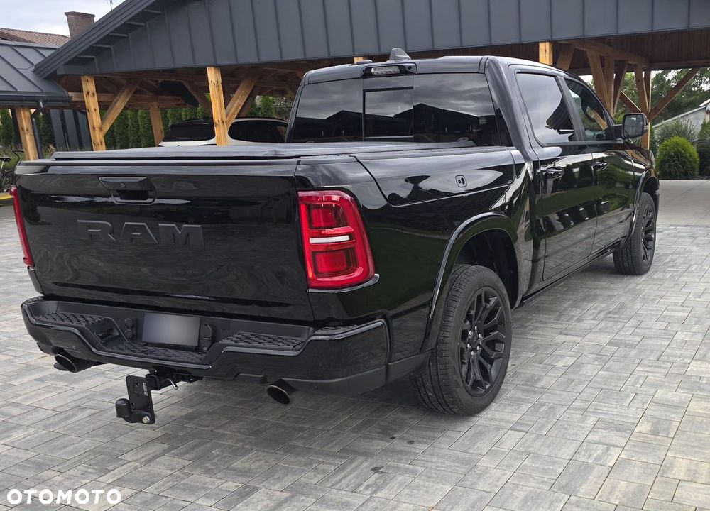 RAM 1500 Limited Night - 11