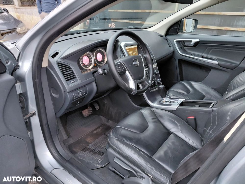 Volvo XC 60 D5 AWD Momentum - 5