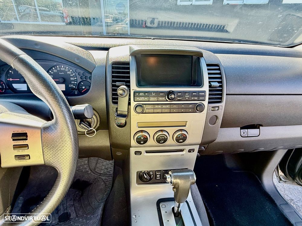 Nissan Navara 2.5 dCi CD LE Prem.+BDT AT - 9