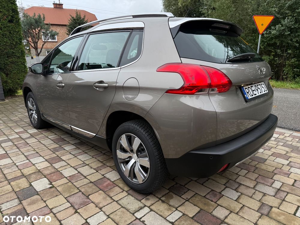 Peugeot 2008 1.2 Pure Tech Allure S&S - 4
