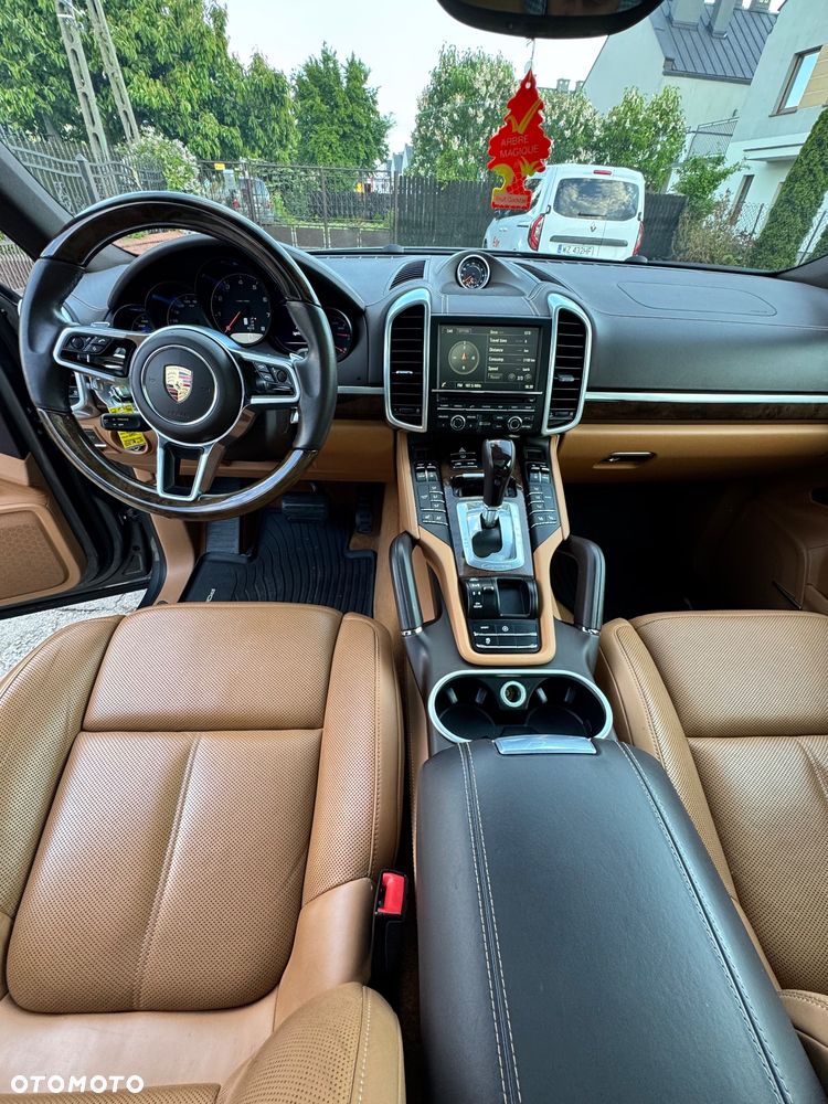 Porsche Cayenne - 14