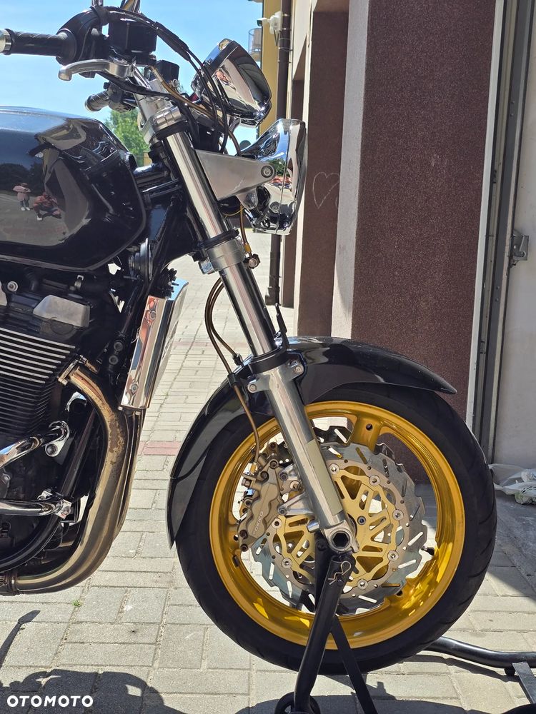 Suzuki GSX - 12
