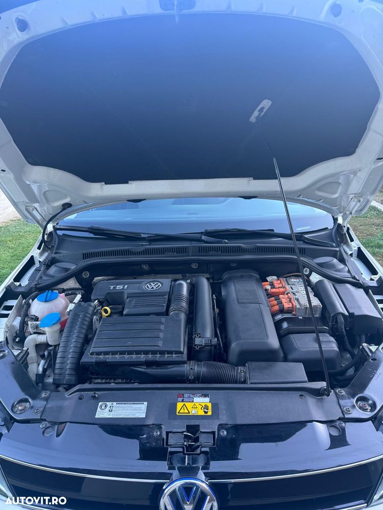 Volkswagen Jetta - 4