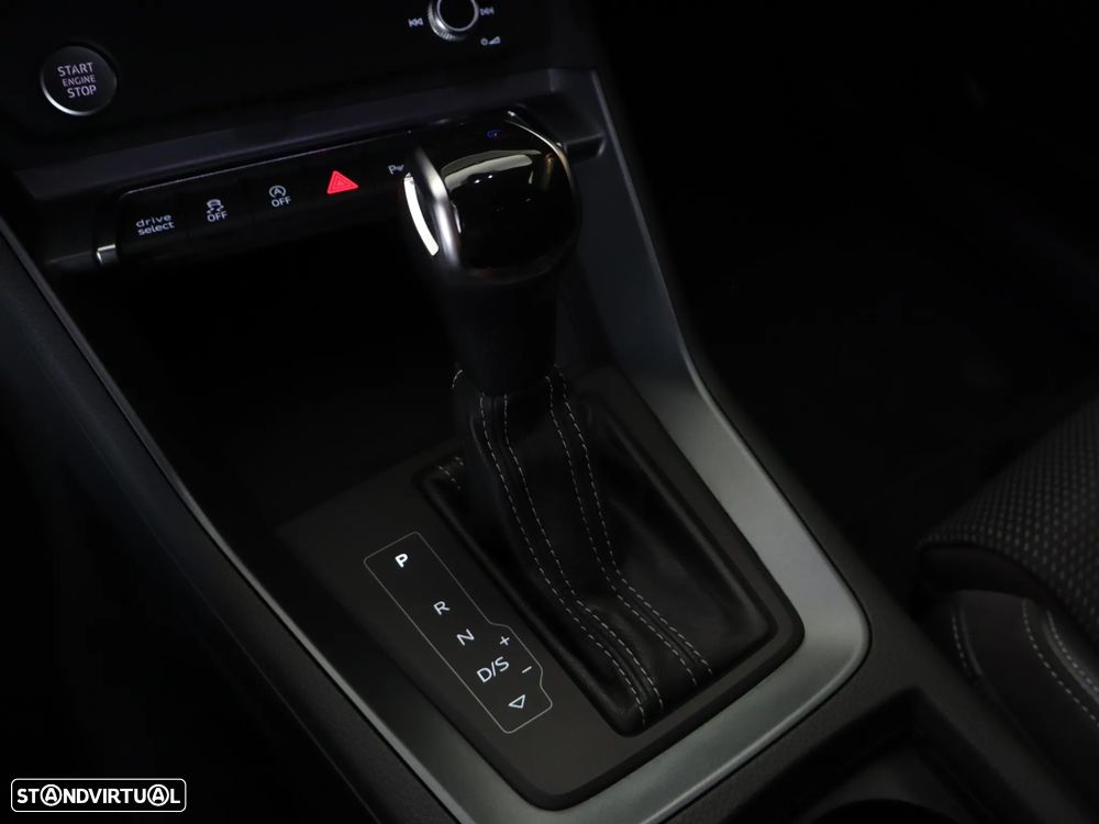 Audi Q3 40 TFSI quattro S tronic S line - 28