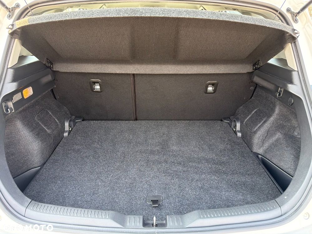 Toyota Auris 1.6 Premium - 18